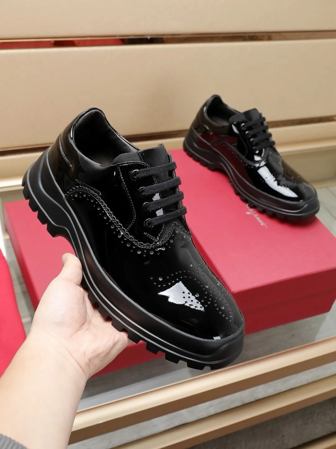 Factory P680💰🔥《Ferragamo》👏Latest•High-end top brand luxury~purchasing agent, top~quality. New fashionable business men's shoes 🔜The uppers are made of original first-layer open-edge beaded cowhide➕cowhide·lining, with fine workmanship. The original stylish and soft combination wear-resistant and non-slip outsole is light and comfortable on the feet. The real thing looks better in real photos. Number of yards: 38--44 (45 and 46 can be customized)